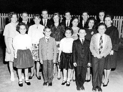Barquito School Group Outside