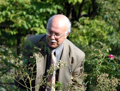 Jose Quiroga Smelling the Roses 10_04